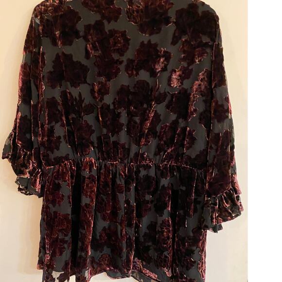 Dressbarn XL Burgundy Velvet Floral Blouse 3/4 Ruffle Sleeve V-Neck Top - Picture 4 of 6